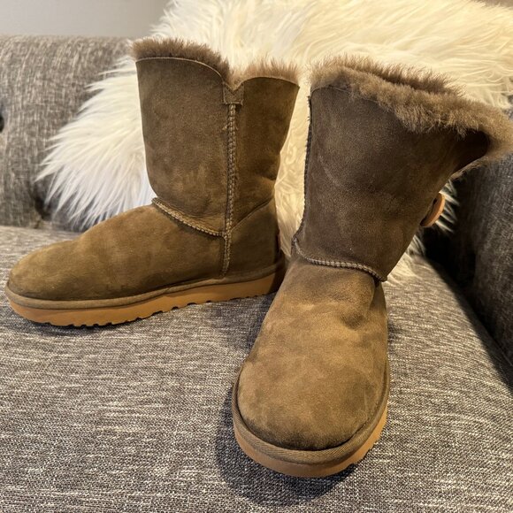 UGG Bailey Button Shearling Boots – Dry Leaf Brown – Women’s Size 8 Fur lined - Picture 4 of 10